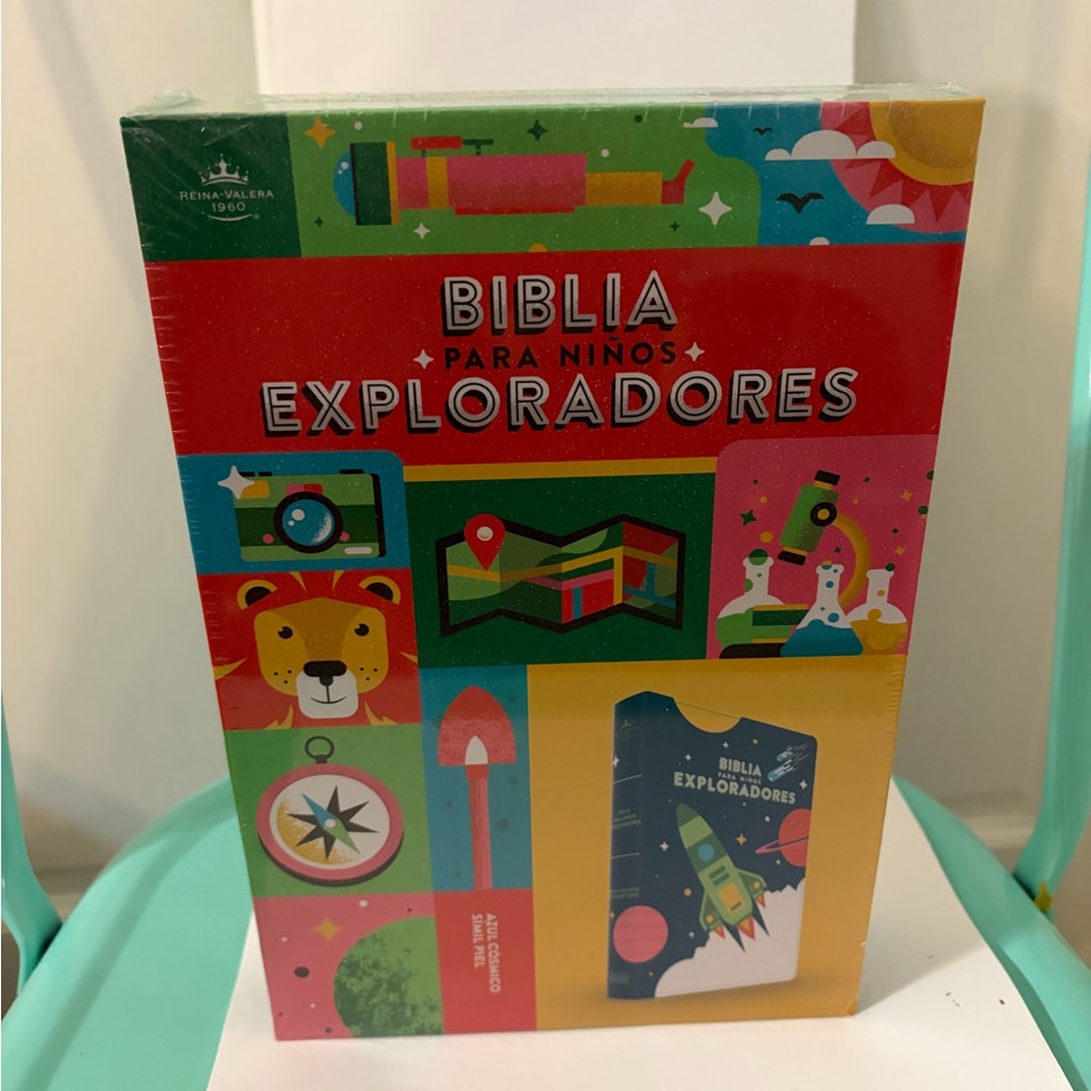 New Sealed Children’s Bible Dark Blue Space Themed Imitation Leather in Spanish